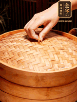 麻辣香腸蒸10分鐘，切成片，蒜苗切斜段，姜蒜干辣椒小米椒切碎